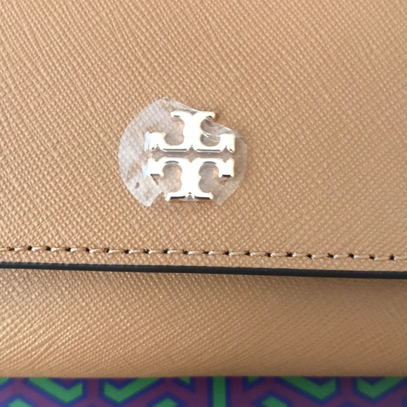New authentic Tory Burch Emerson Chain Wallet - Picture 2 of 5
